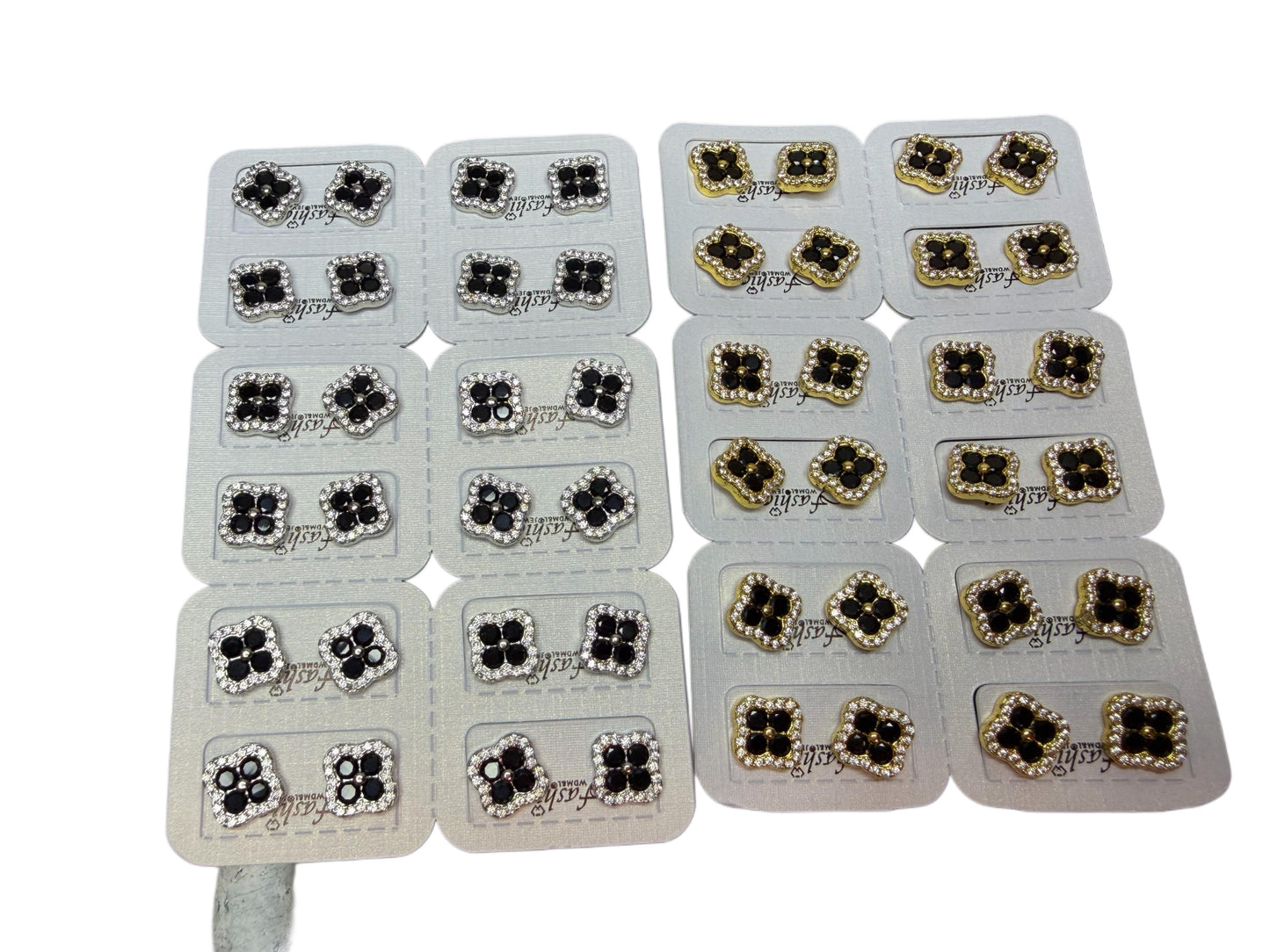 Clover black stone Knob ( per pair )