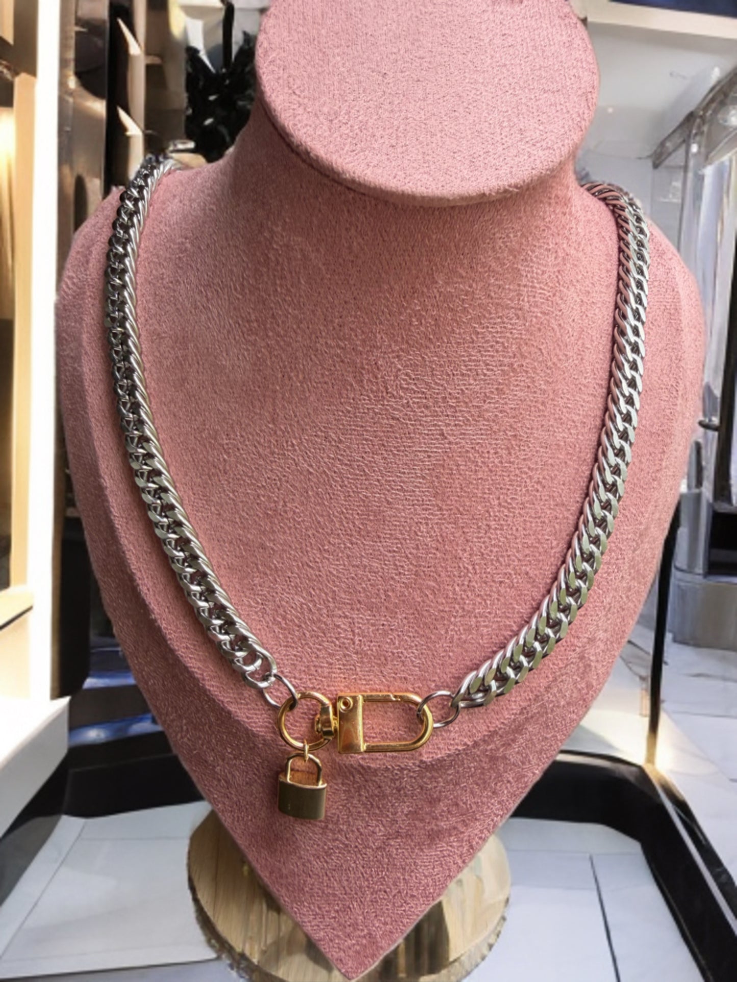 Chunky lock necklace